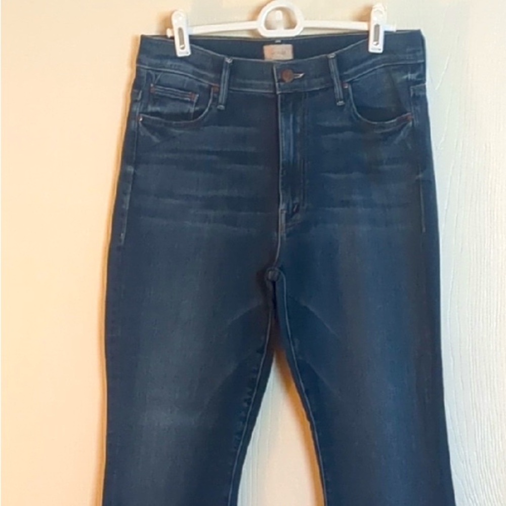 Mother Size 30 The Insider Crop Step Fray Jeans
SWEET AND SASSY